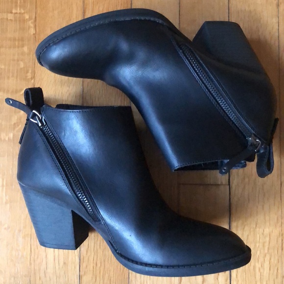 Dolce Vita DV Black Vegan zipper block heel booties, all man made materials, 8 - Picture 9 of 11
